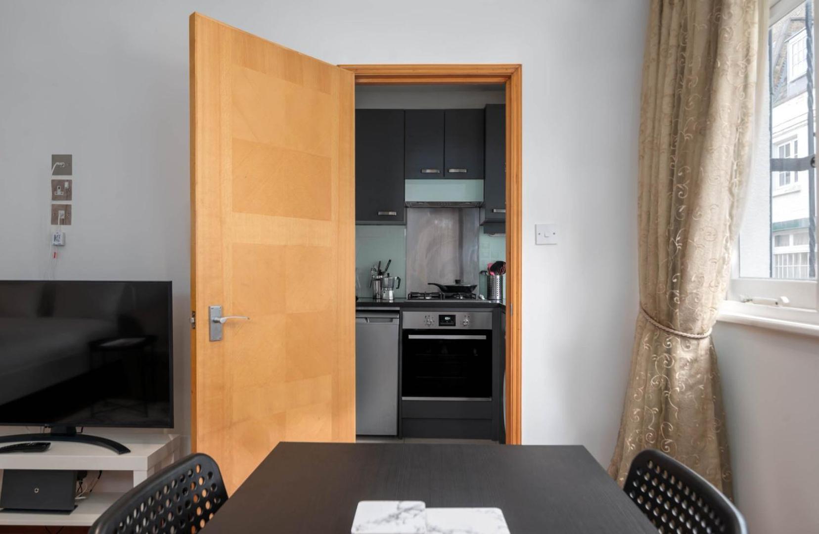 דירות לונדון Guestready - Central Converted Mews In Bayswater מראה חיצוני תמונה